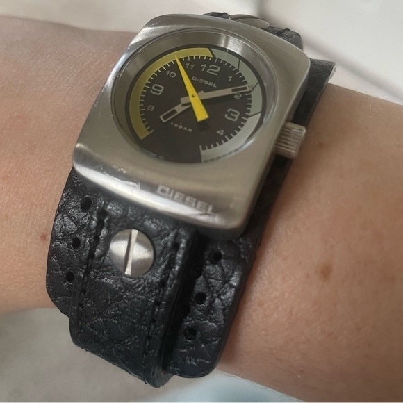 SOLD!!! DIESEL Vintage Cuff Watch - Picture 4 of 8